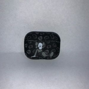 Kaws Apple AirPod pro case